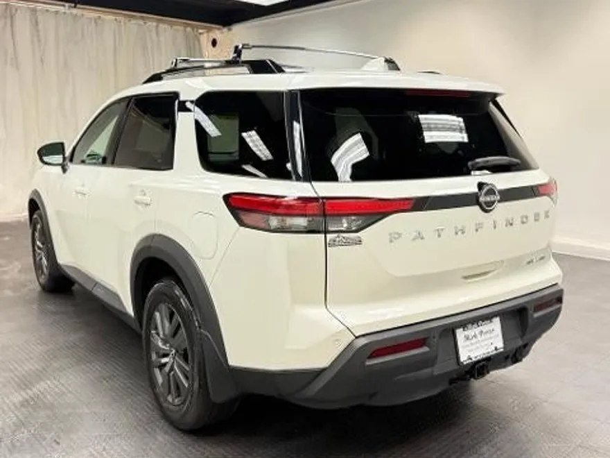 2022 Nissan Pathfinder SV photo 1