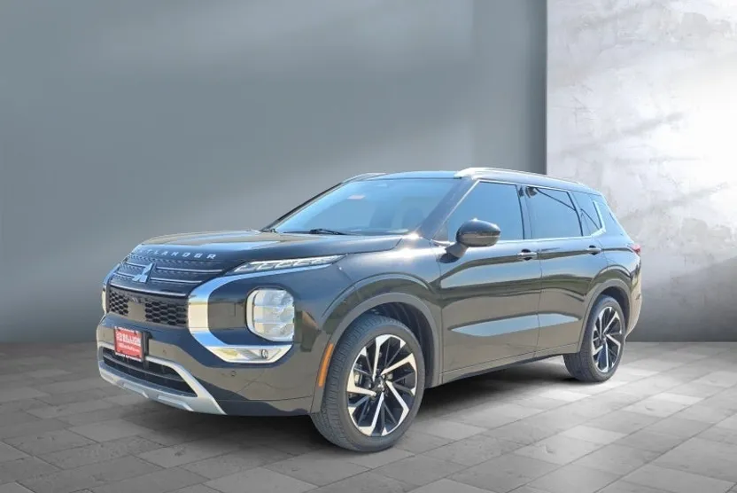 2022 Mitsubishi Outlander SEL photo 1
