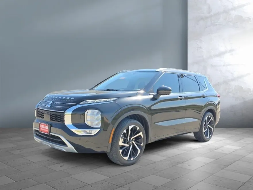 2022 Mitsubishi Outlander SEL photo 1
