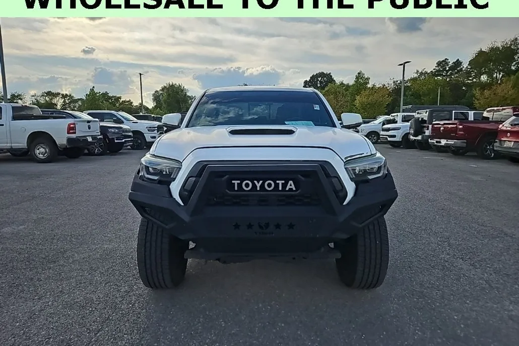 2016 Toyota Tacoma TRD Sport photo 1