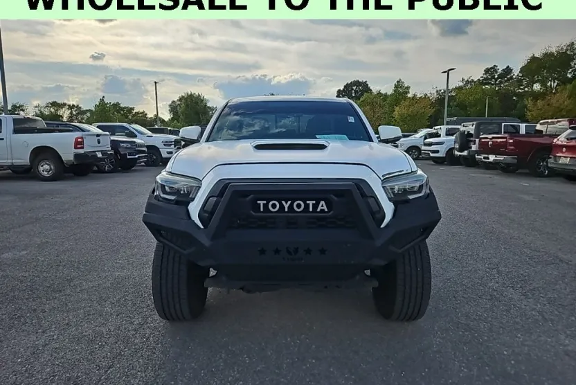 2016 Toyota Tacoma TRD Sport photo 1
