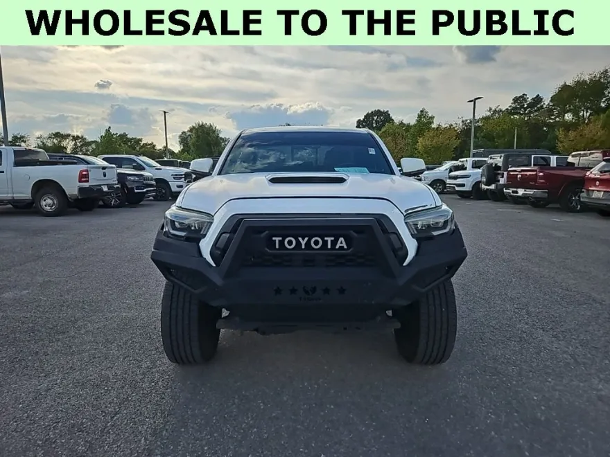 2016 Toyota Tacoma TRD Sport photo 1