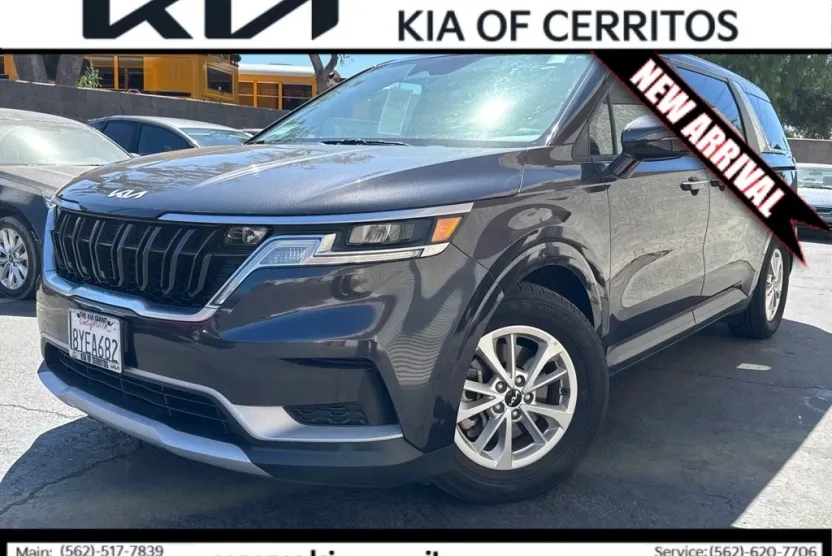 2022 Kia Carnival LXS photo 1