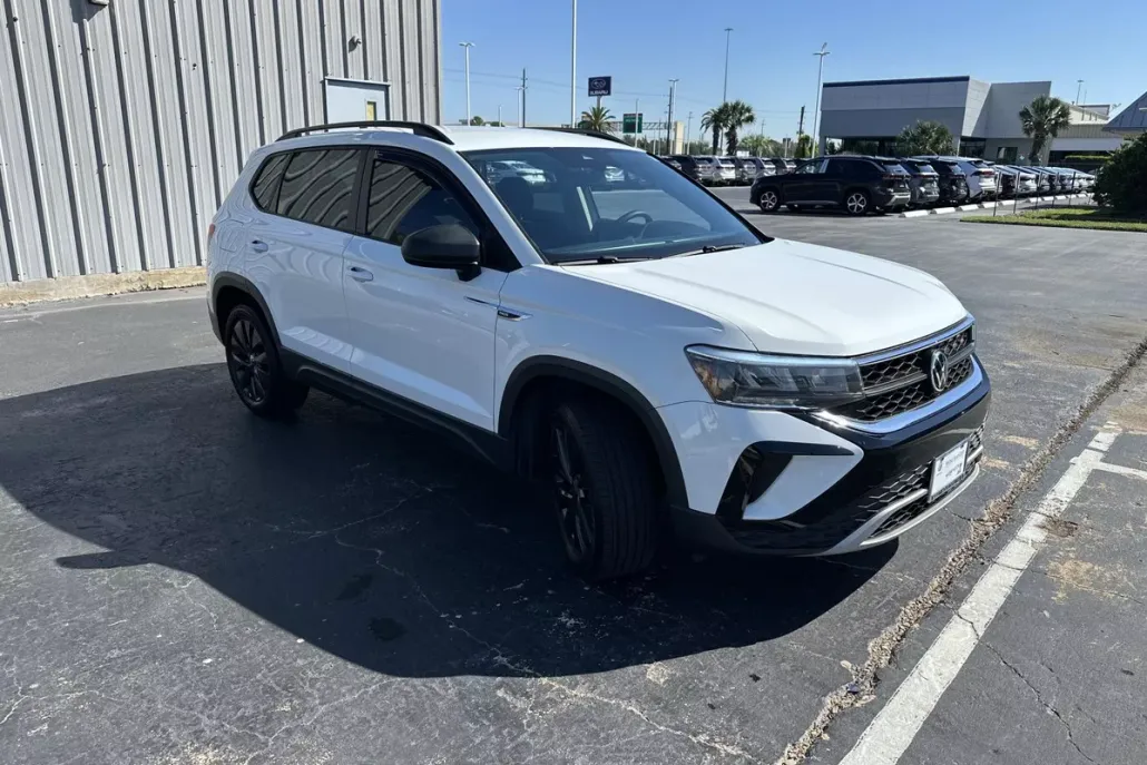 2022 Volkswagen Taos S photo 1