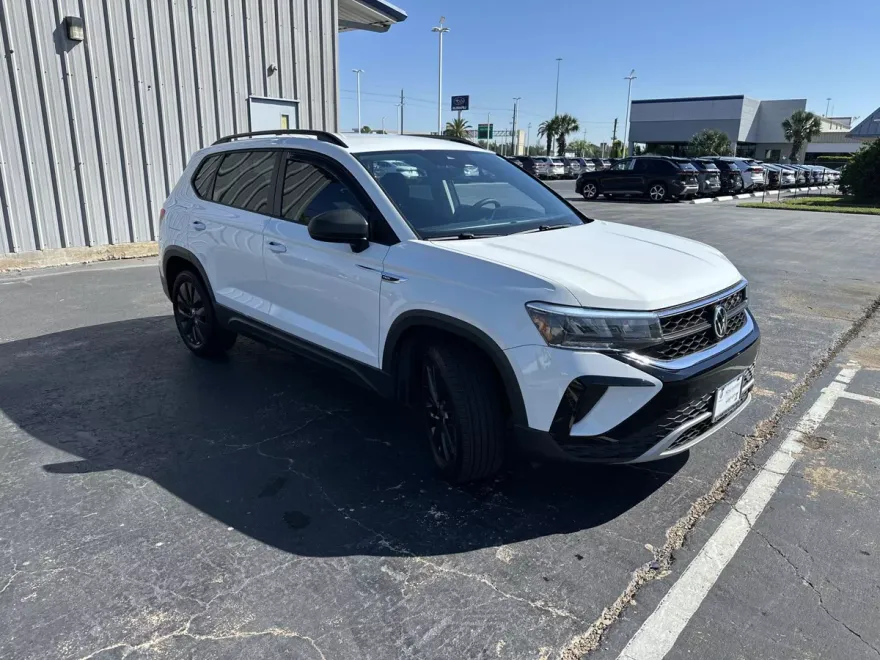 2022 Volkswagen Taos S photo 1