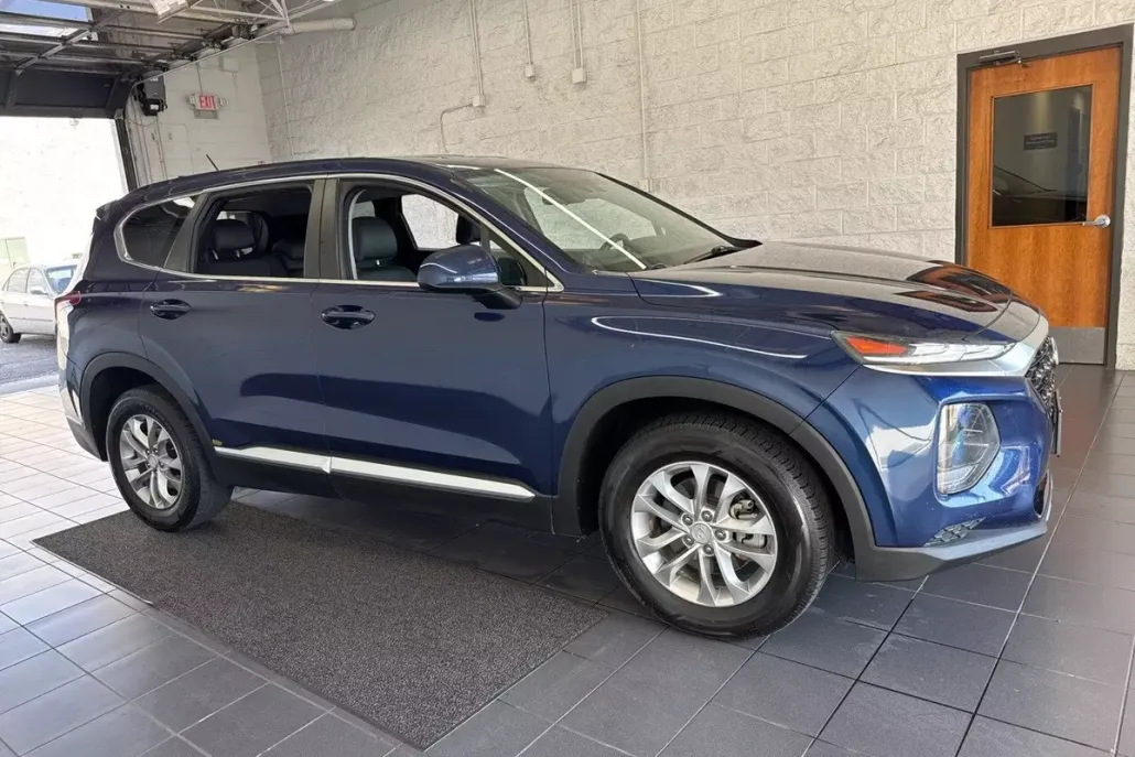 2019 Hyundai Santa Fe SE photo 1