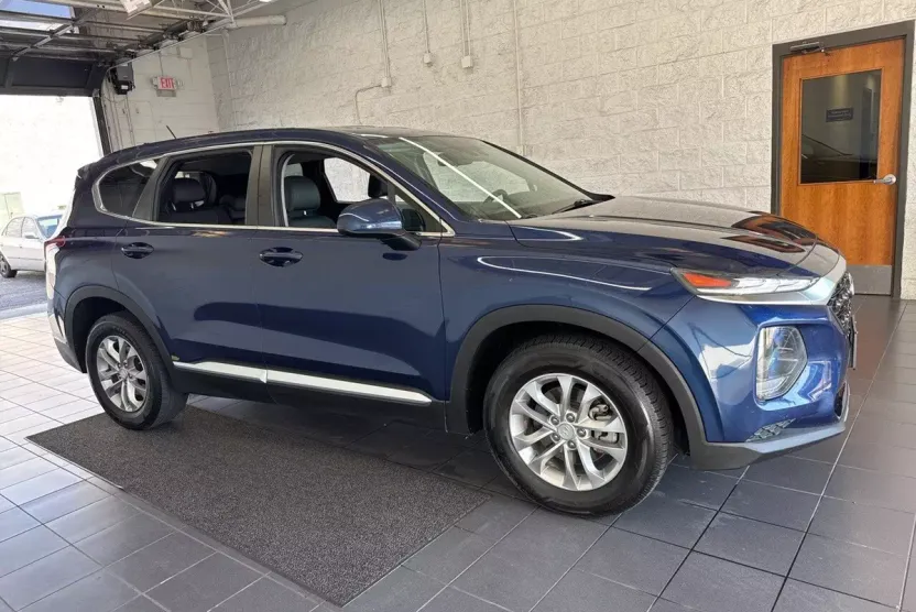 2019 Hyundai Santa Fe SE photo 1