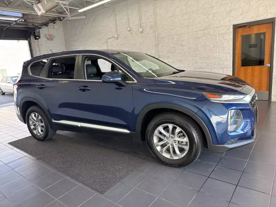 2019 Hyundai Santa Fe SE photo 1