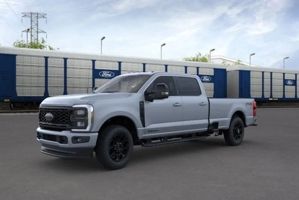 2025 Ford F-350 Lariat photo 1