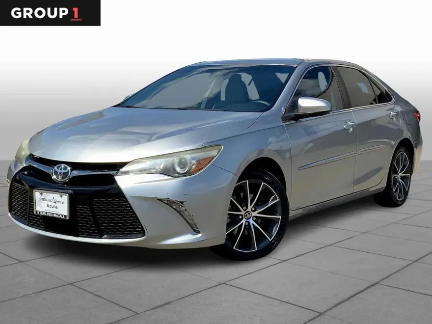 2017 Toyota Camry XSE photo 1