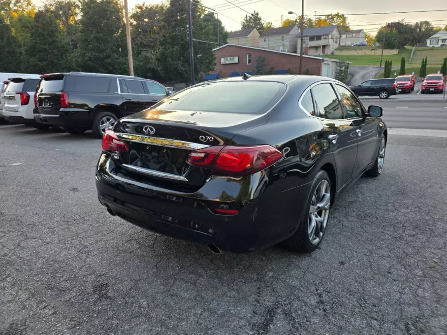 2015 Infiniti Q70 Premium photo 1