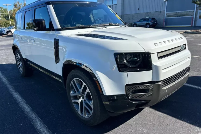 2021 Land Rover Defender X-Dynamic HSE photo 1