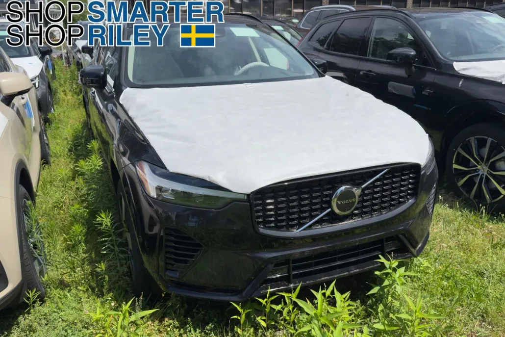 2025 Volvo XC60 Hybrid T8 Plus photo 1