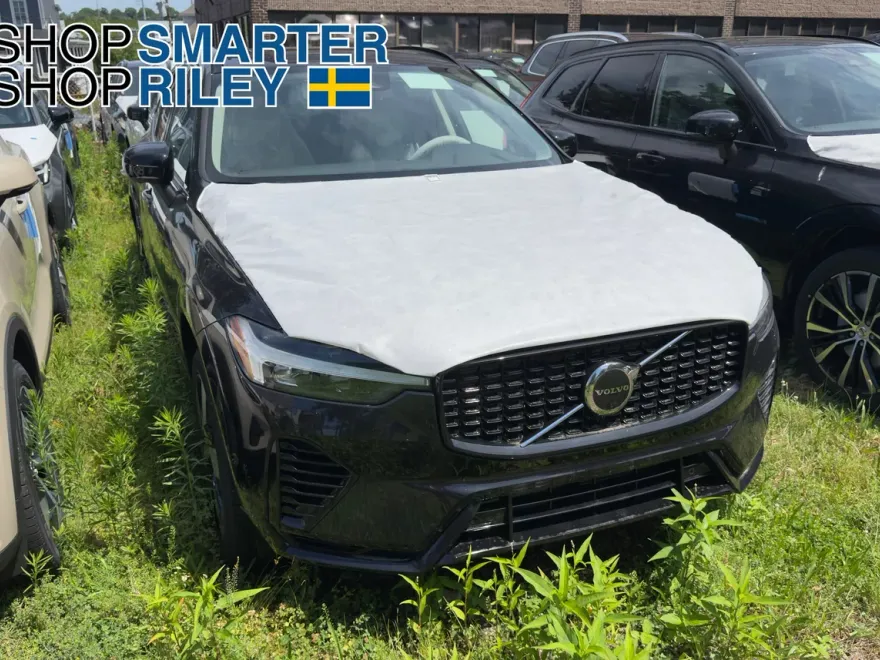 2025 Volvo XC60 Hybrid T8 Plus photo 1