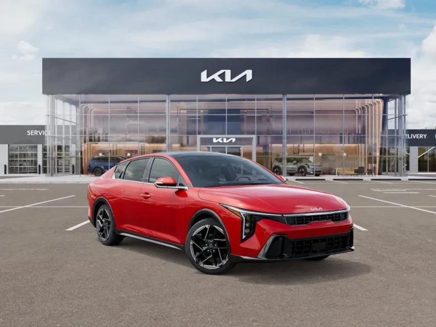 2025 Kia K4 GT-Line photo 1