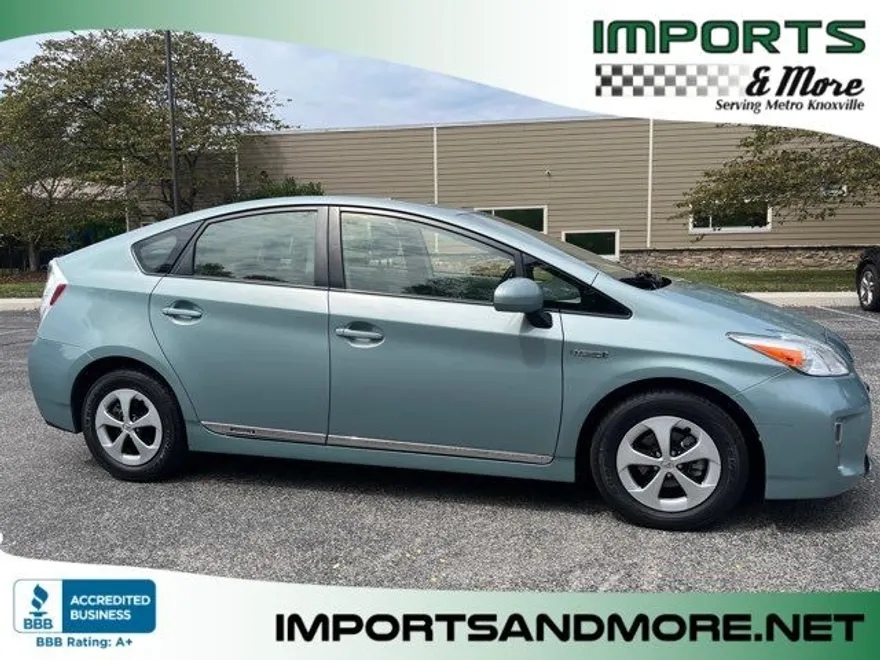 2012 Toyota Prius Four photo 1