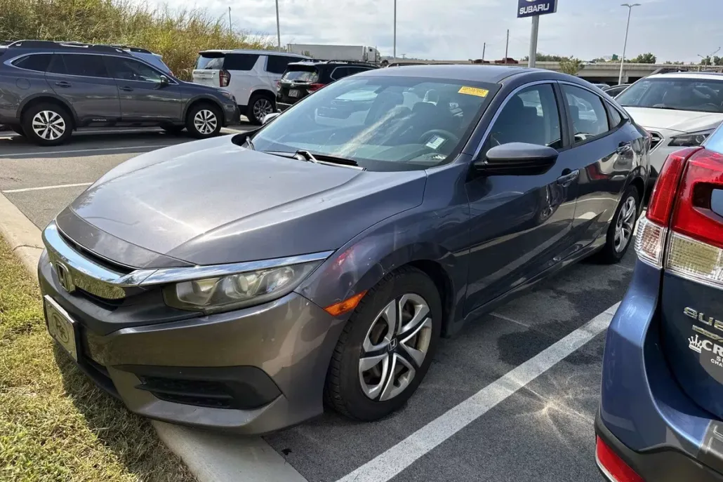 2017 Honda Civic LX photo 1