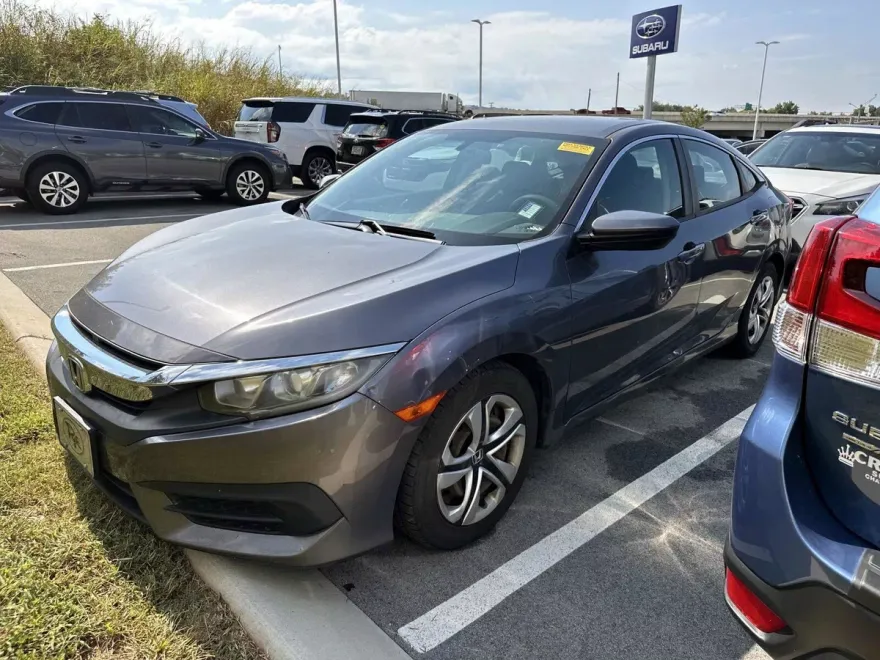 2017 Honda Civic LX photo 1