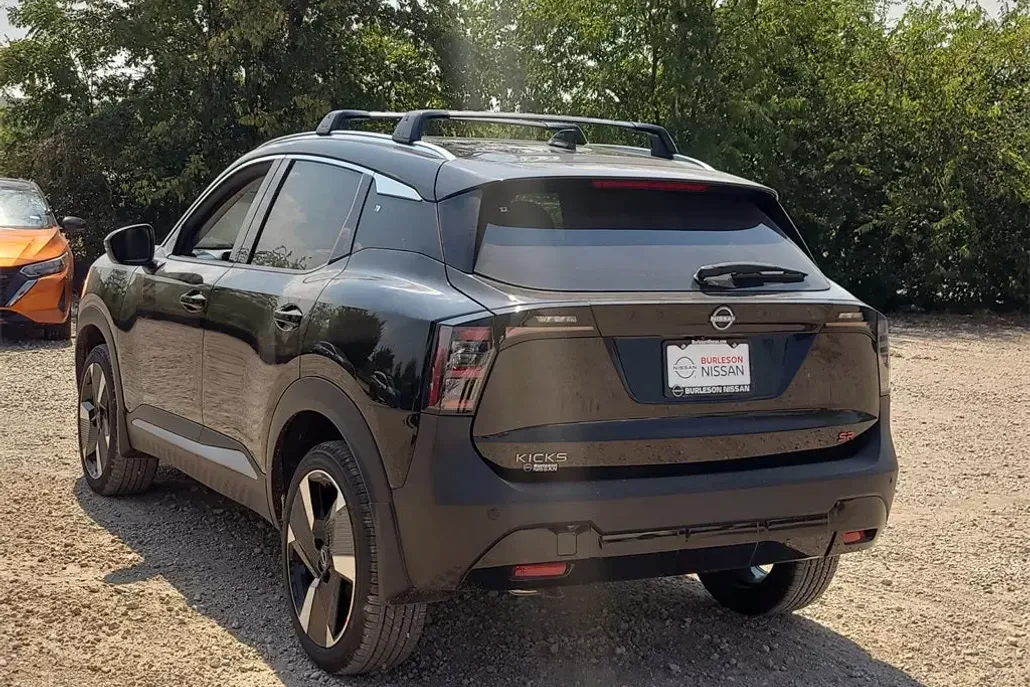 2026 Nissan Kicks SR photo 1