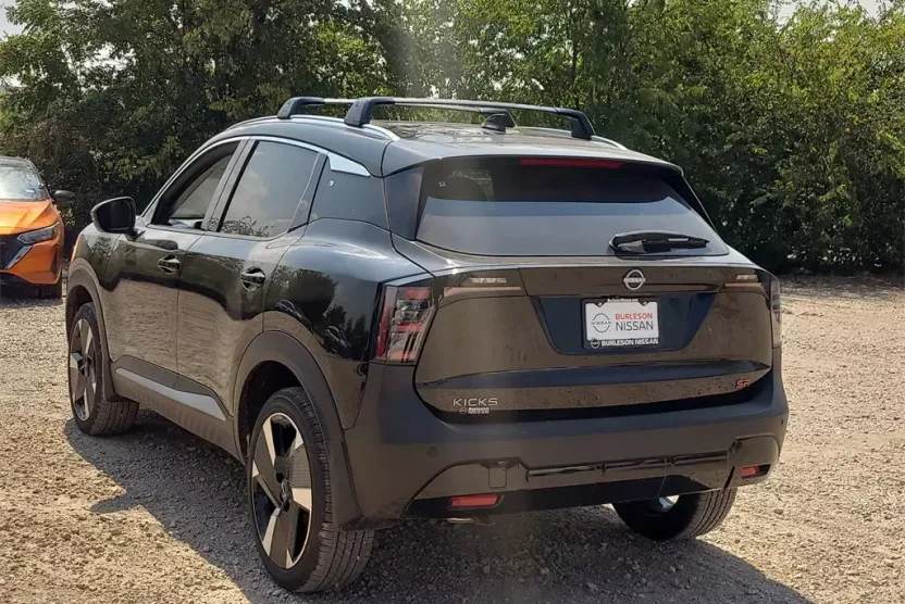 2026 Nissan Kicks SR photo 1