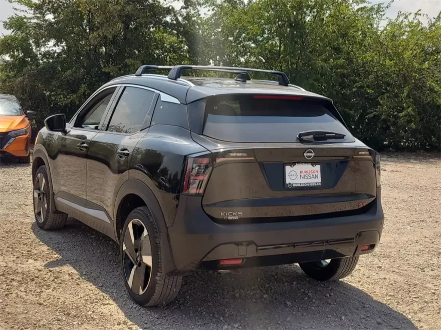 2026 Nissan Kicks SR photo 1