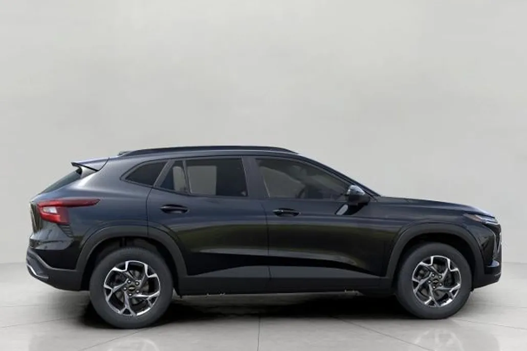 2025 Chevrolet Trax LT photo 1