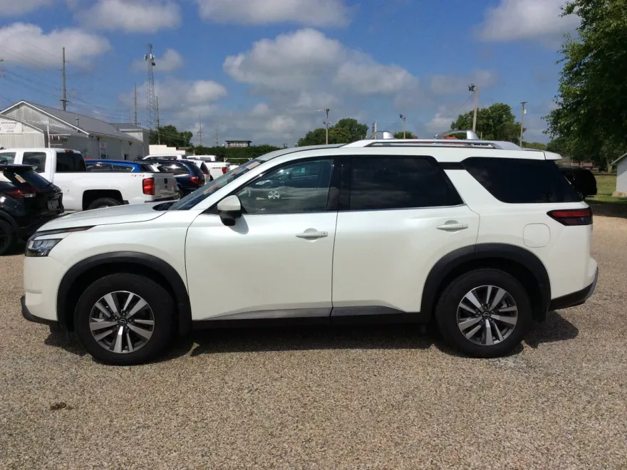 2024 Nissan Pathfinder SL photo 1