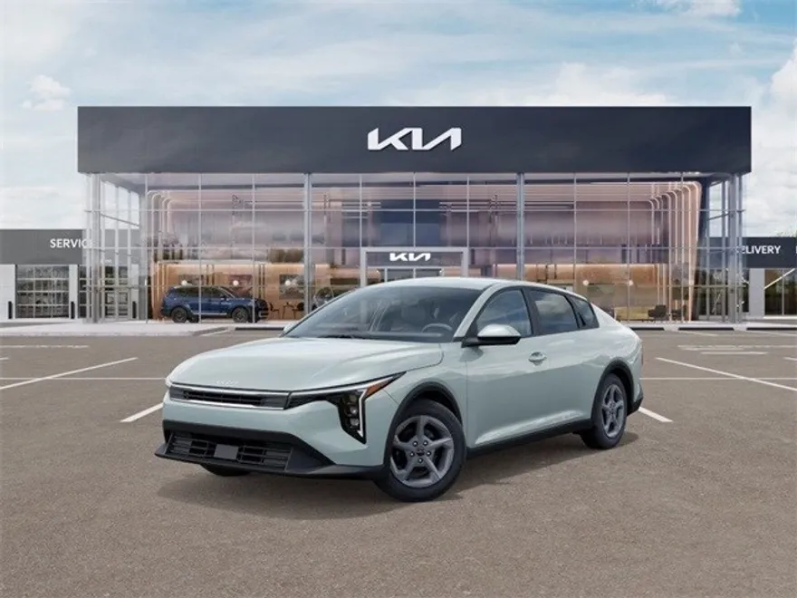 2025 Kia K4 LXS photo 1