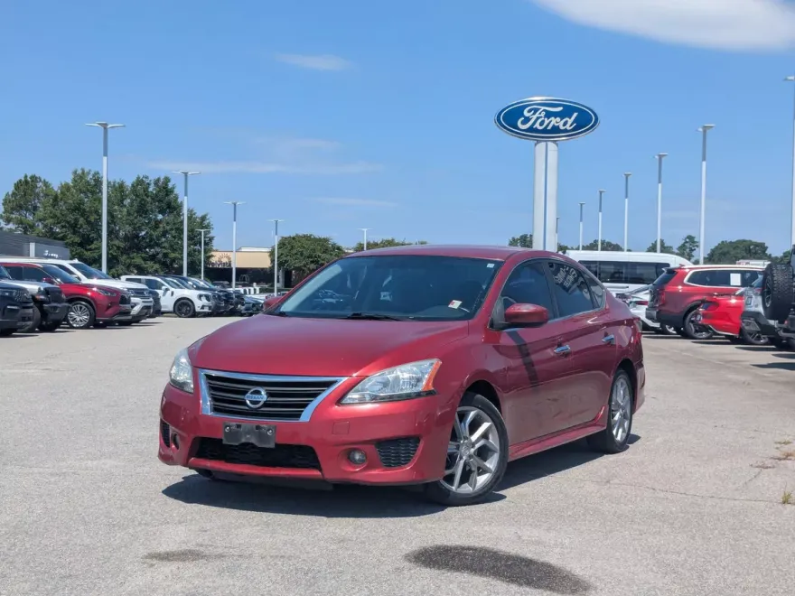 2013 Nissan Sentra SR photo 1