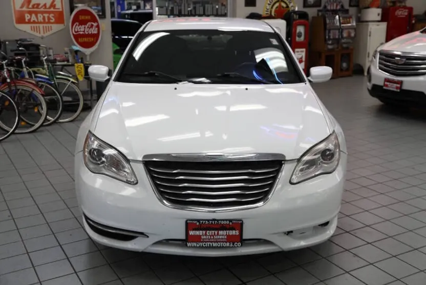 2011 Chrysler 200 Touring photo 1