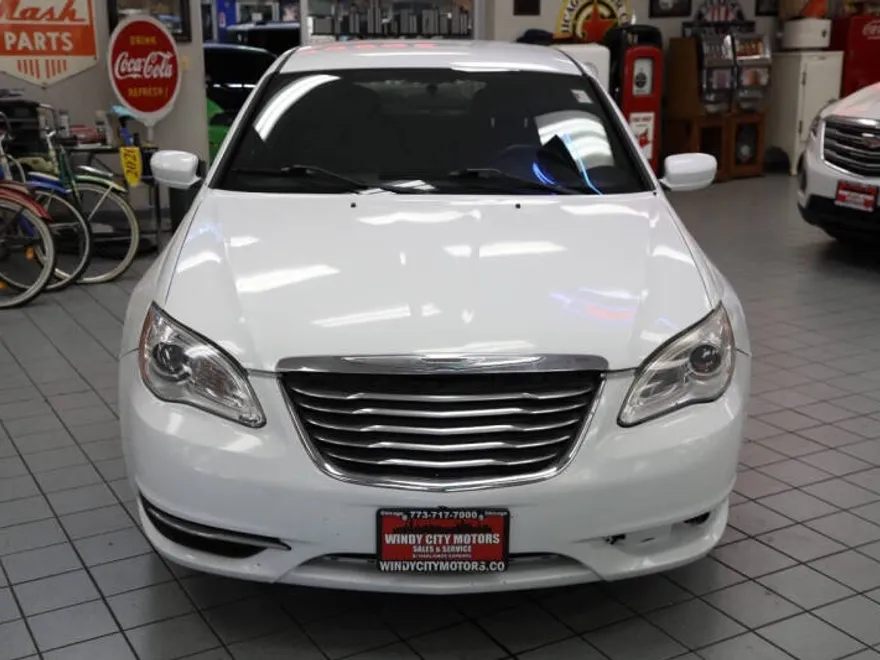 2011 Chrysler 200 Touring photo 1