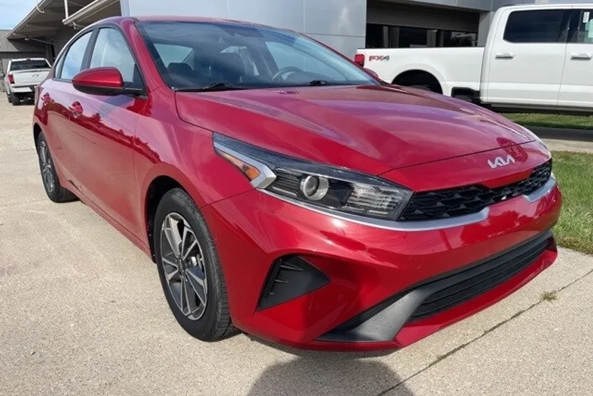 2023 Kia Forte LXS photo 1
