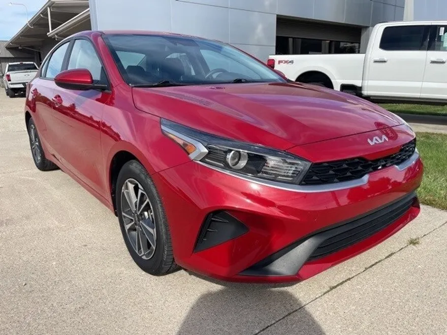 2023 Kia Forte LXS photo 1
