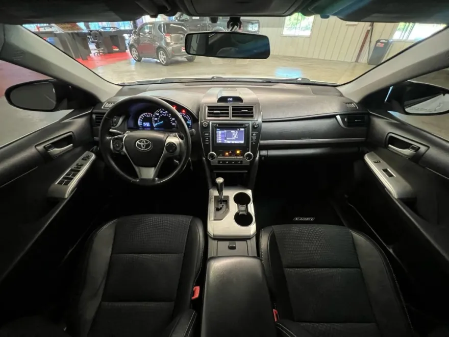 2014 Toyota Camry photo 1