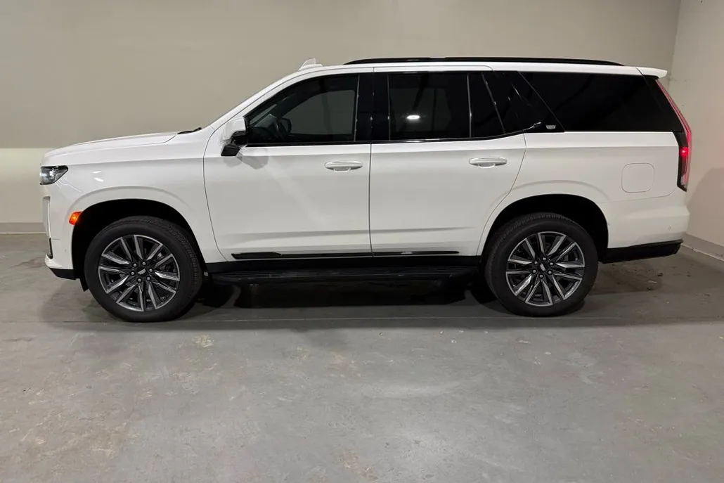 2022 Cadillac Escalade Sport photo 1