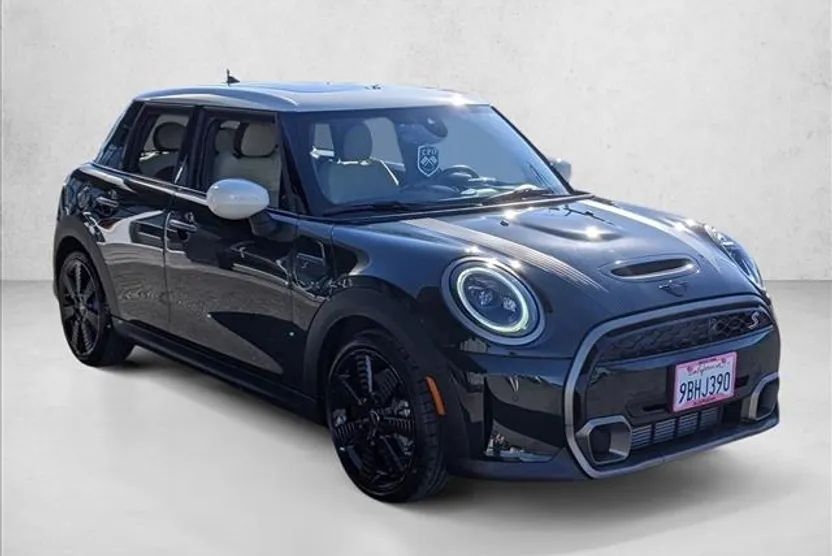 2023 Mini Cooper Hardtop S 4 Door photo 1