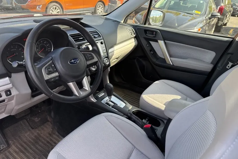2017 Subaru Forester 2.5i Premium photo 1