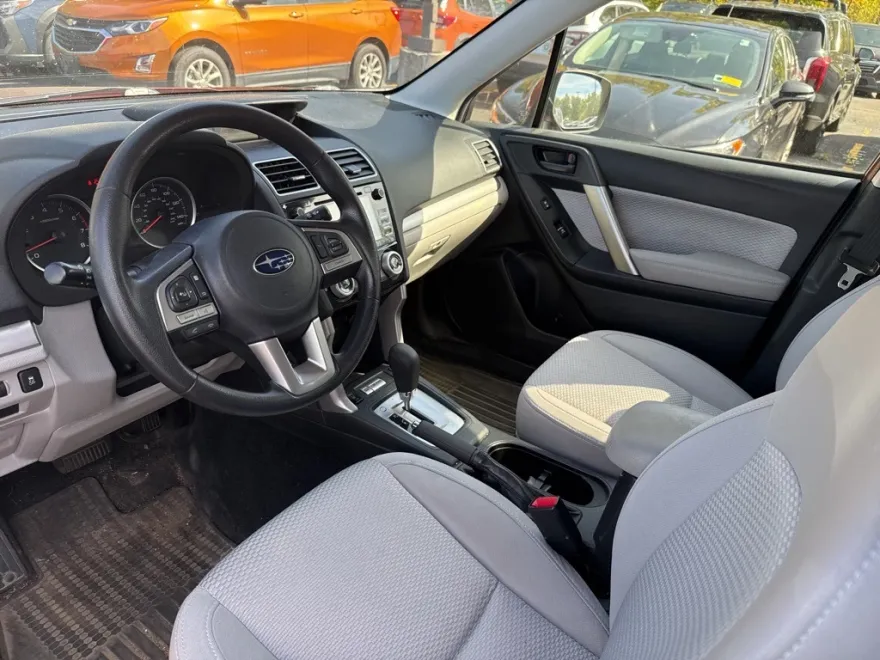 2017 Subaru Forester 2.5i Premium photo 1
