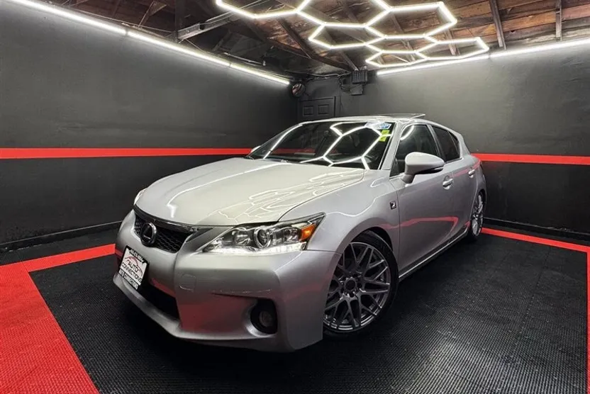 2012 Lexus CT 200h photo 1