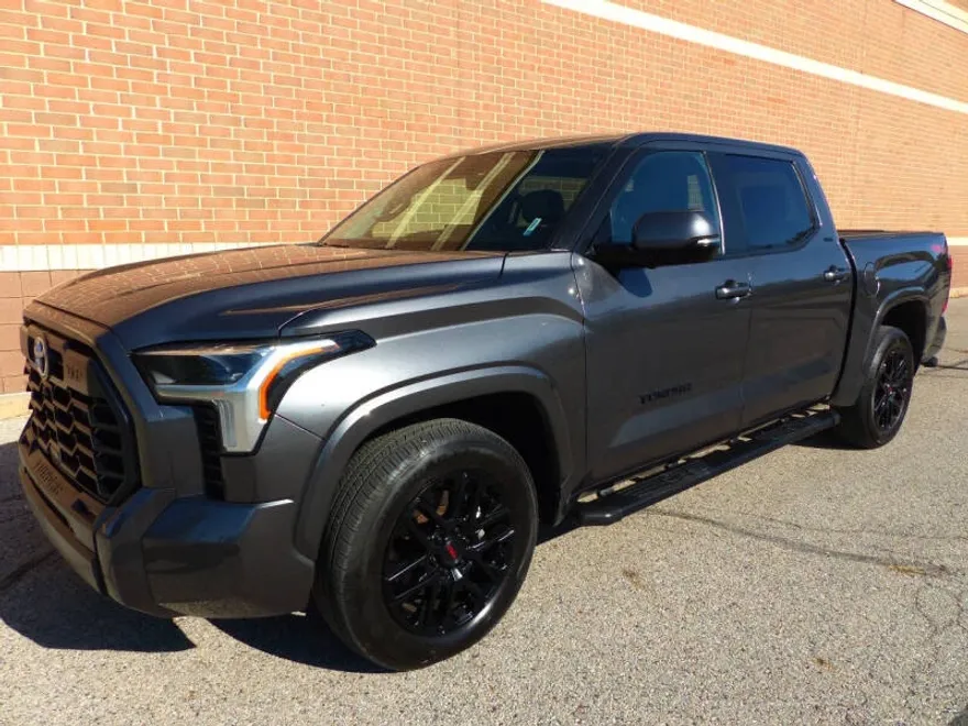 2024 Toyota Tundra SR5 photo 1