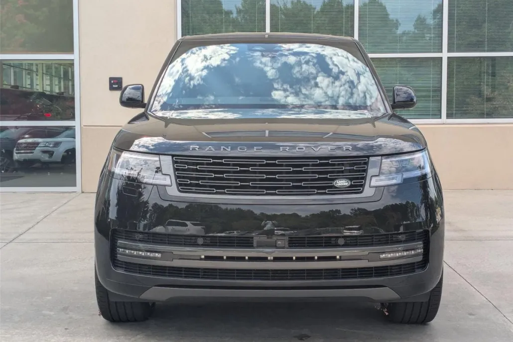 2025 Land Rover Range Rover SE photo 1