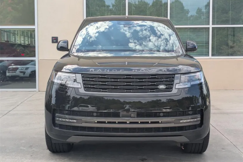 2025 Land Rover Range Rover SE photo 1