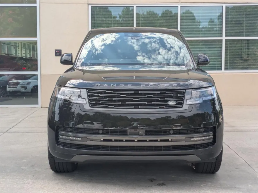 2025 Land Rover Range Rover SE photo 1