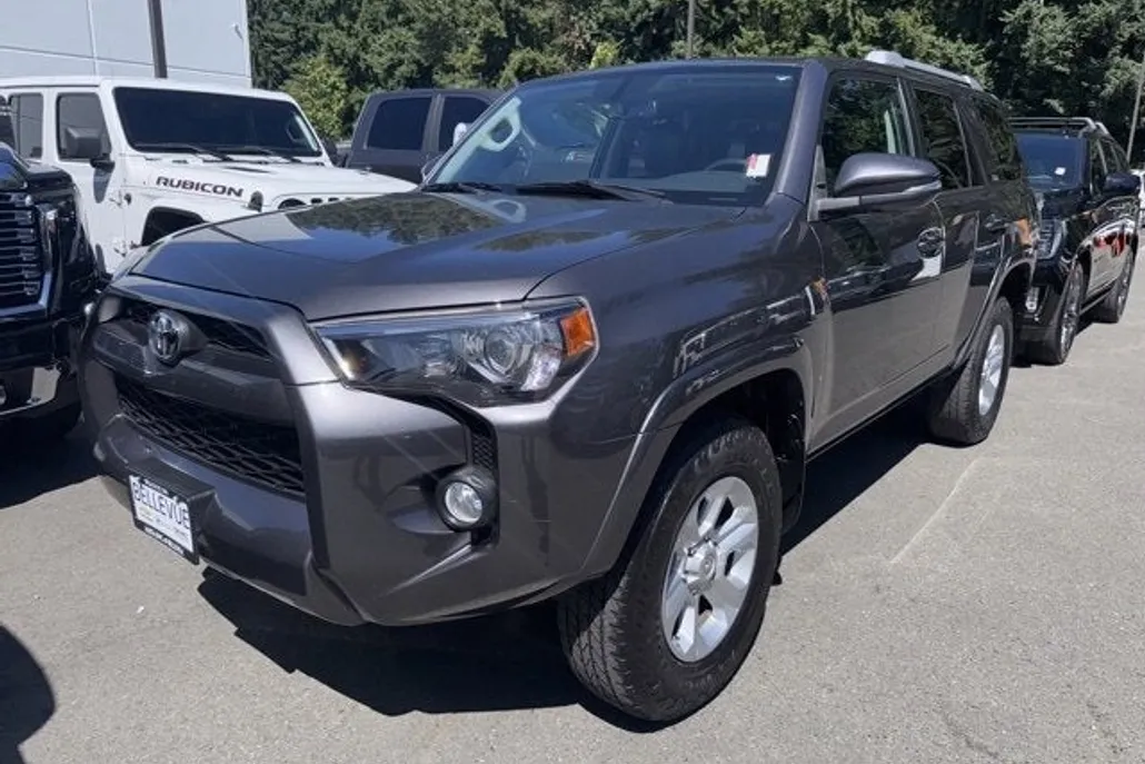 2018 Toyota 4Runner SR5 photo 1