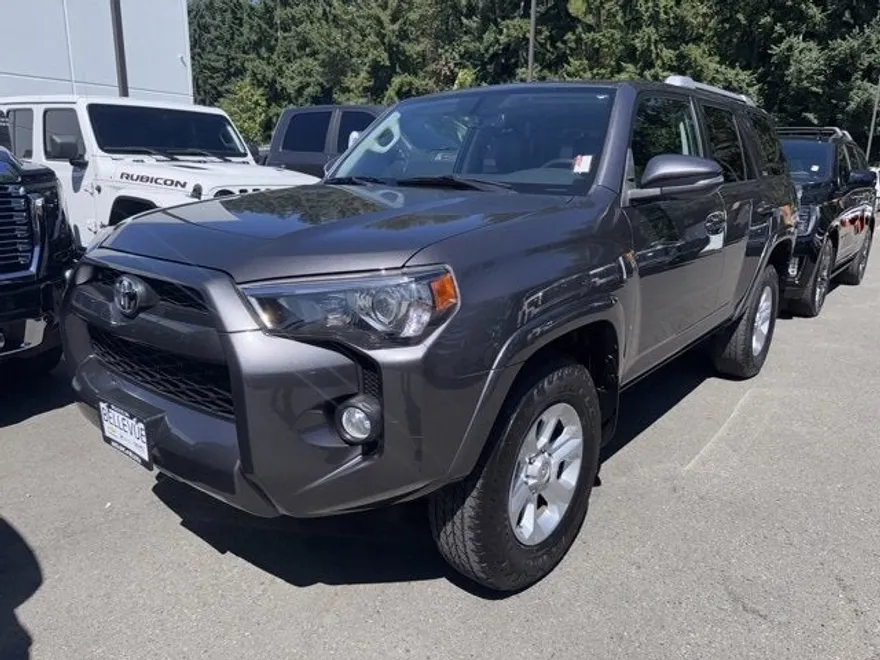 2018 Toyota 4Runner SR5 photo 1