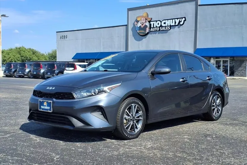 2023 Kia Forte LXS photo 1