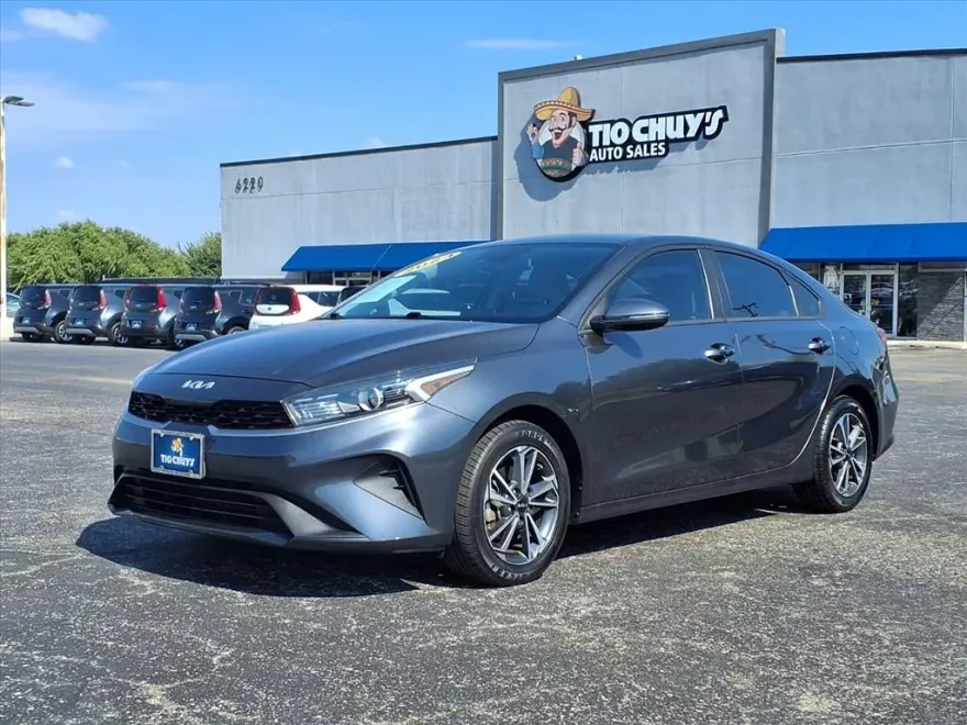 2023 Kia Forte LXS photo 1