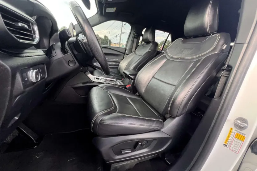 2021 Ford Explorer ST photo 1