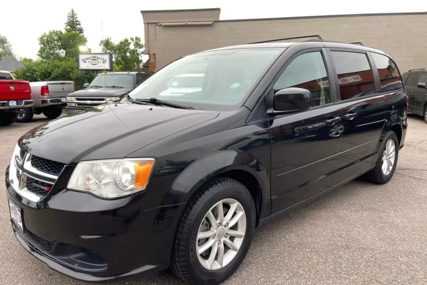 2014 Dodge Grand Caravan SXT photo 1