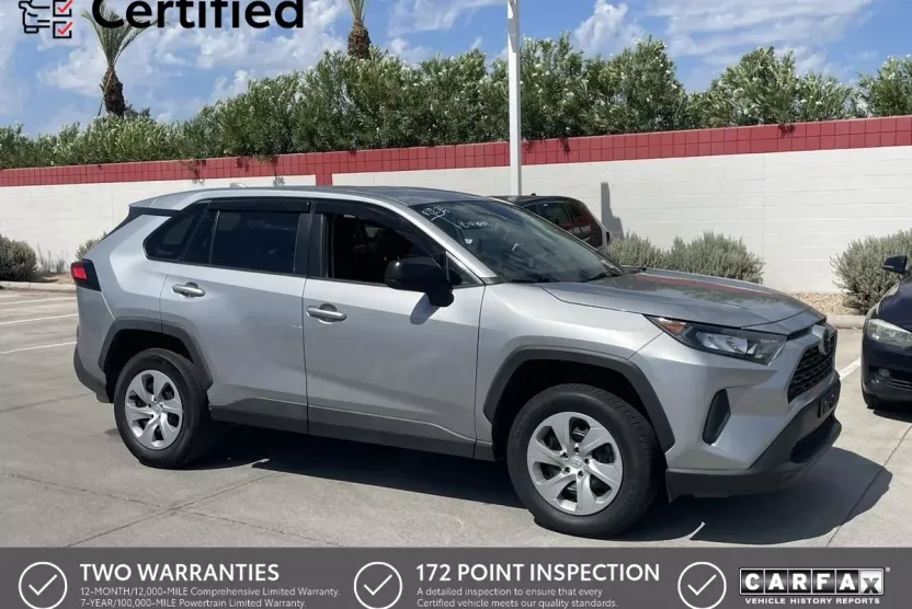 2022 Toyota RAV4 LE photo 1